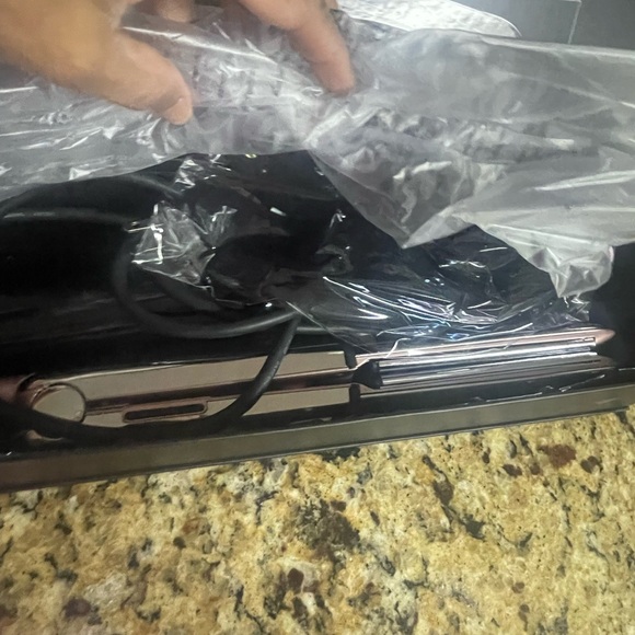 Rozamor Hair Straightener with Titanium Plates - Picture 5 of 6